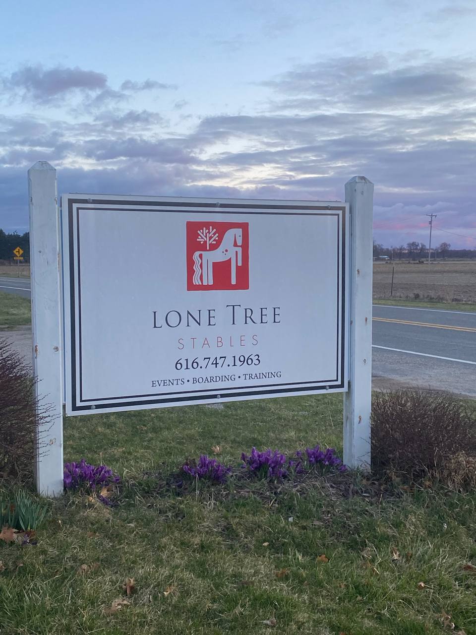 Lone Tree Stables sign